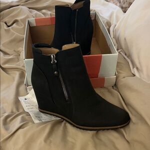 Naturalizer Black Wedge Ankle Booties with Side Zip NWOT